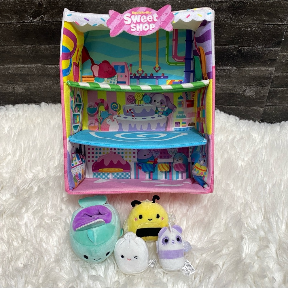 SQUISHMALLOWS SWEET SHOP PLAYSET WITH SQUISHVILLE SV PLUSH BUNDLE